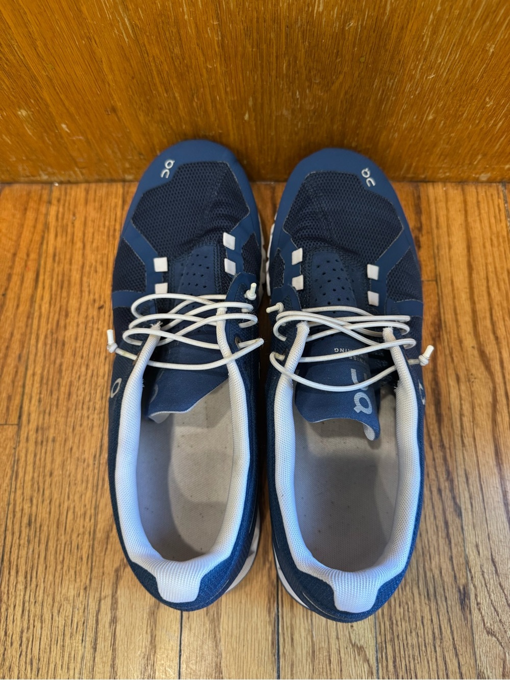 Women’s On Clouds Athletic Shoes in Navy and White Size 10.5 - Picture 2 of 6